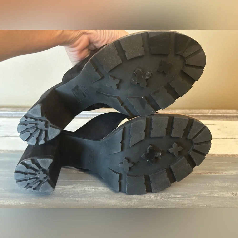 NWOT Saks Fifth Avenue Black Suede Platform‎ Sandal - Size 10